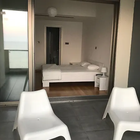Apartment Finikoudes Luxury Larnaca