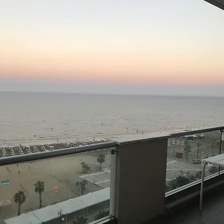 Finikoudes Luxury Apartment Larnaca