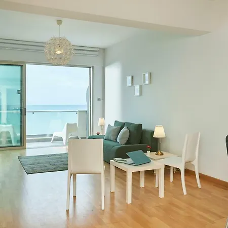Finikoudes Luxury Apartment *
