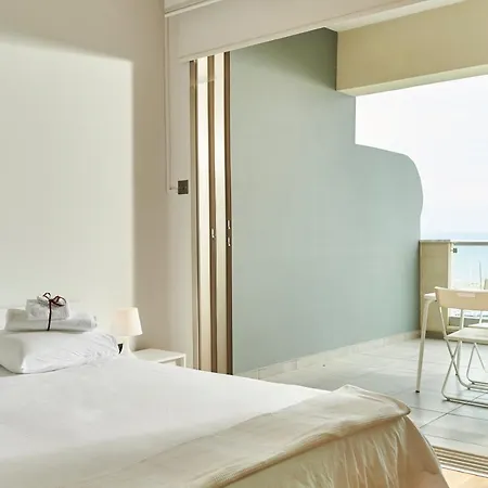 Apartment Finikoudes Luxury *