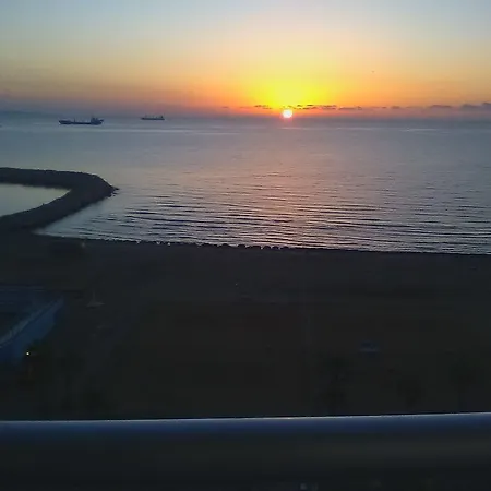 Finikoudes Luxury Appartement Larnaca