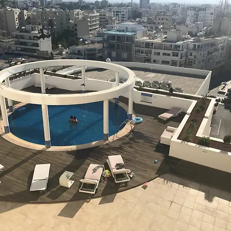 Finikoudes Luxury Apartamento