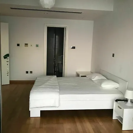 Finikoudes Luxury Апартаменты Ларнака