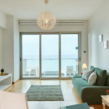 Finikoudes Luxury Ларнака