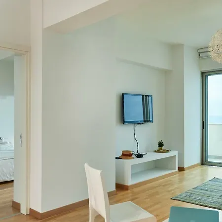 Finikoudes Luxury